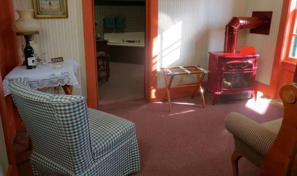 Carriage House Bed & Breakfast วิโนนา ภายนอก รูปภาพ
