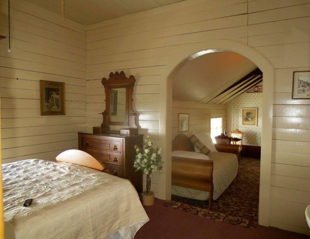 Carriage House Bed & Breakfast วิโนนา ภายนอก รูปภาพ